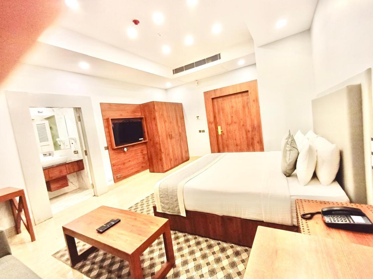 Seven Hills Hotel Пури Екстериор снимка