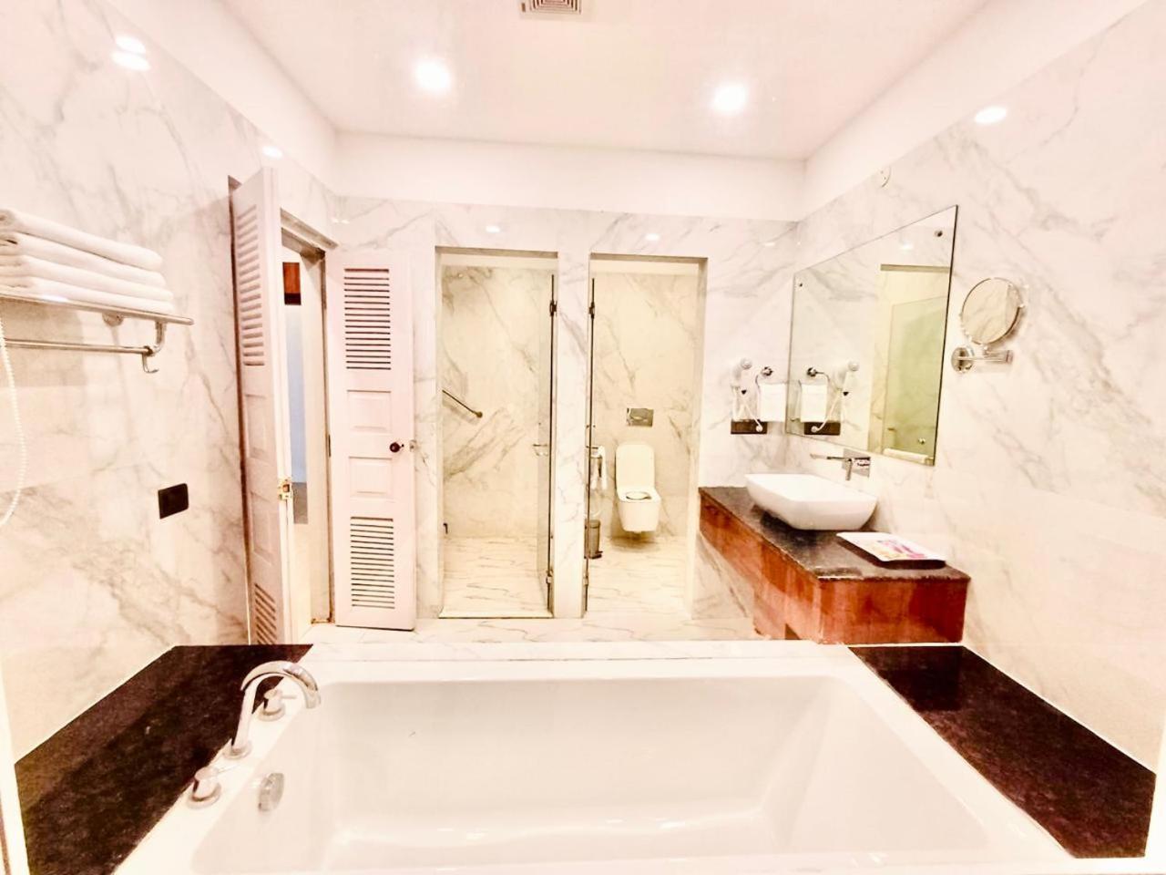 Seven Hills Hotel Пури Екстериор снимка